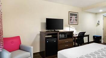 Downtown Hollywood Gardens Inn & Suites