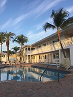 Downtown Hollywood Gardens Inn & Suites