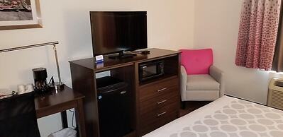 Downtown Hollywood Gardens Inn & Suites