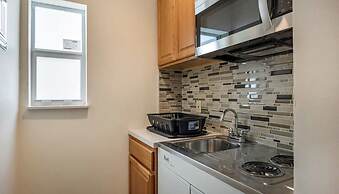 Downtown Hollywood Gardens Inn & Suites