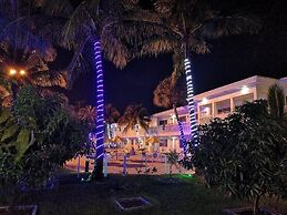 Downtown Hollywood Gardens Inn & Suites