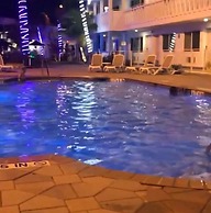 Downtown Hollywood Gardens Inn & Suites