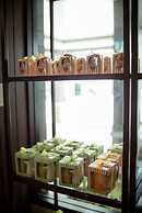 De Hug Hotel & Residence