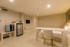 De Hug Hotel & Residence