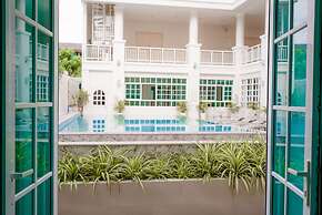 De Hug Hotel & Residence