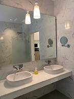 De Hug Hotel & Residence