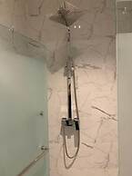 De Hug Hotel & Residence