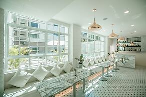 De Hug Hotel & Residence