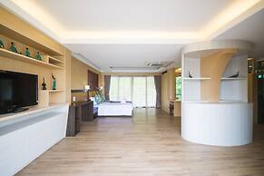 Phi Phi Nice Beach Hotel Hip