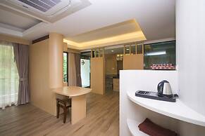 Phi Phi Nice Beach Hotel Hip