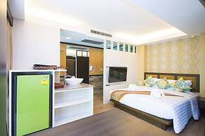 Phi Phi Nice Beach Hotel Hip