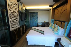 Phi Phi Nice Beach Hotel Hip