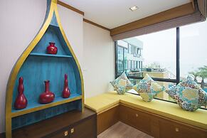 Phi Phi Nice Beach Hotel Hip