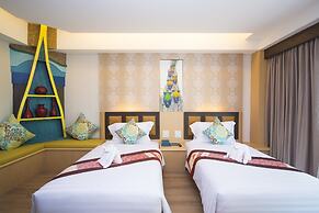 Phi Phi Nice Beach Hotel Hip