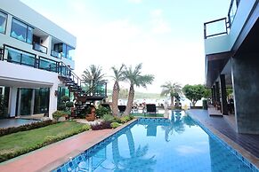 Phi Phi Nice Beach Hotel Hip