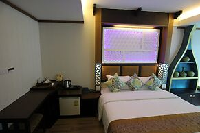 Phi Phi Nice Beach Hotel Hip