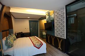 Phi Phi Nice Beach Hotel Hip