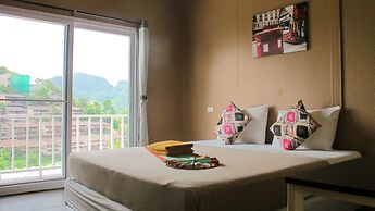 Phi Phi Uphill Cottage