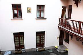 Gołębia 8 Residence