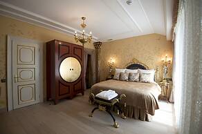 Trezzini Palace Boutique Hotel