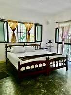 Jolie Jungle Eco Hotel