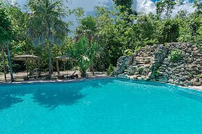 Jolie Jungle Eco Hotel