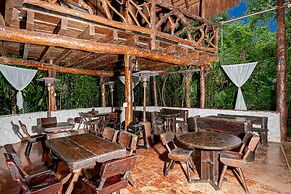 Jolie Jungle Eco Hotel