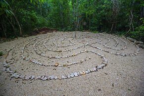 Jolie Jungle Eco Hotel