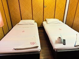 Collection O Khu Mueang near Tha Phae Gate (formerly Lai Thai Guesthou