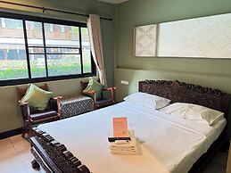 Collection O Khu Mueang near Tha Phae Gate (formerly Lai Thai Guesthou