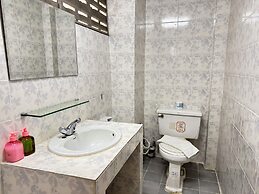 Collection O Khu Mueang near Tha Phae Gate (formerly Lai Thai Guesthou