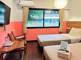 Collection O Khu Mueang near Tha Phae Gate (formerly Lai Thai Guesthou