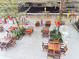 Collection O Khu Mueang near Tha Phae Gate (formerly Lai Thai Guesthou