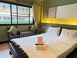 Collection O Khu Mueang near Tha Phae Gate (formerly Lai Thai Guesthou