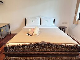 Collection O Khu Mueang near Tha Phae Gate (formerly Lai Thai Guesthou