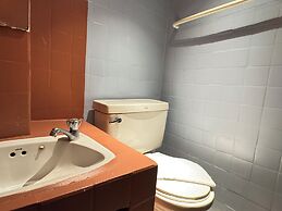 Collection O Khu Mueang near Tha Phae Gate (formerly Lai Thai Guesthou