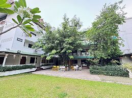 Collection O Khu Mueang near Tha Phae Gate (formerly Lai Thai Guesthou