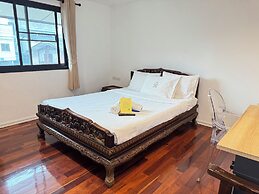 Collection O Khu Mueang near Tha Phae Gate (formerly Lai Thai Guesthou