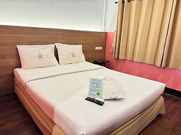 Collection O Khu Mueang near Tha Phae Gate (formerly Lai Thai Guesthou