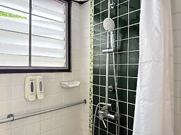 Collection O Khu Mueang near Tha Phae Gate (formerly Lai Thai Guesthou