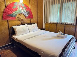 Collection O Khu Mueang near Tha Phae Gate (formerly Lai Thai Guesthou