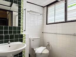 Collection O Khu Mueang near Tha Phae Gate (formerly Lai Thai Guesthou