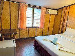 Collection O Khu Mueang near Tha Phae Gate (formerly Lai Thai Guesthou