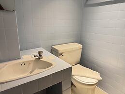 Collection O Khu Mueang near Tha Phae Gate (formerly Lai Thai Guesthou