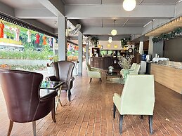 Collection O Khu Mueang near Tha Phae Gate (formerly Lai Thai Guesthou