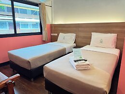 Collection O Khu Mueang near Tha Phae Gate (formerly Lai Thai Guesthou