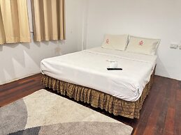 Collection O Khu Mueang near Tha Phae Gate (formerly Lai Thai Guesthou