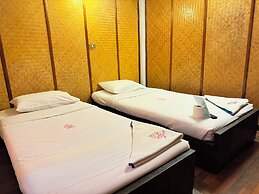 Collection O Khu Mueang near Tha Phae Gate (formerly Lai Thai Guesthou