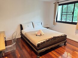 Collection O Khu Mueang near Tha Phae Gate (formerly Lai Thai Guesthou