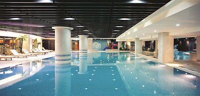 Lakeshore Hotel
